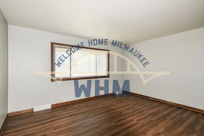 Building Photo - W170S7397 Parkland Dr