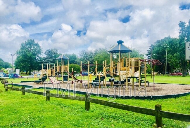 Building Photo - 7 Decatur St