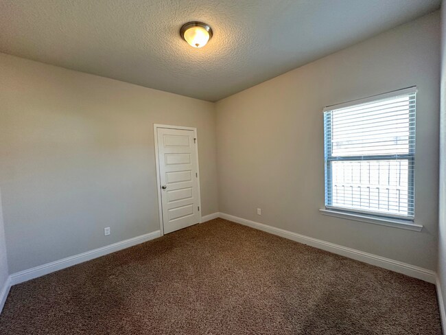 Building Photo - 11464 Oak Aly Dr S