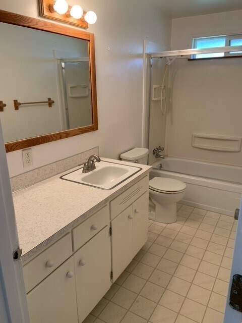 Building Photo - 1179 N Park Ave