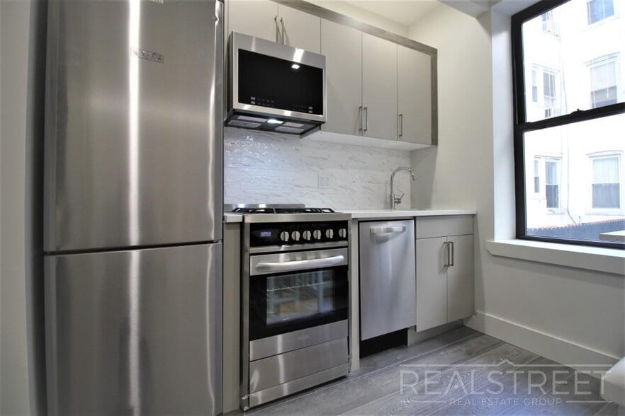 Building Photo - Modern 2 Bed in Park Slope