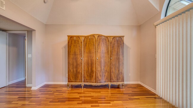 Building Photo - 4 BR / 2.5 BA – RARE FIND IN ROCKY BAYOU