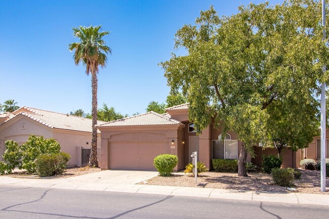 Building Photo - 230 S Pineview Pl