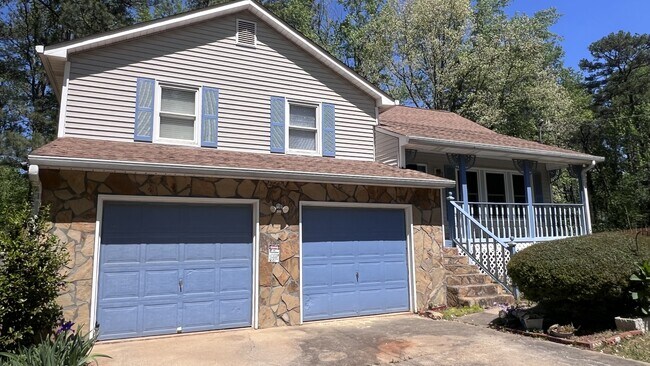 Building Photo - 6460 Lake Esther Dr