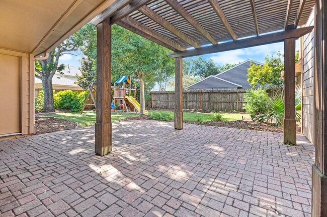 Building Photo - 302 Lochnell Dr