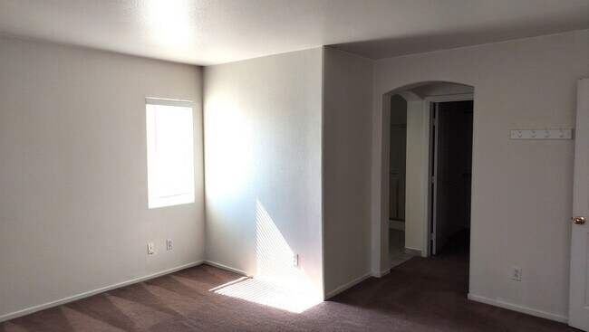 Building Photo - Spacious 4-Bedroom in Gated Copper Creek w...