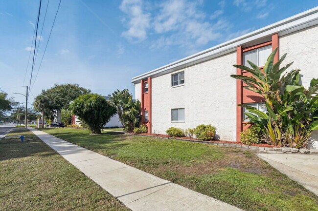 Building Photo - 4725 39th Ave N