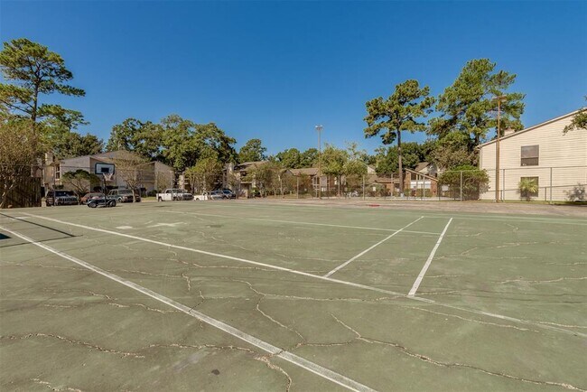 Building Photo - 17331 Red Oak Dr