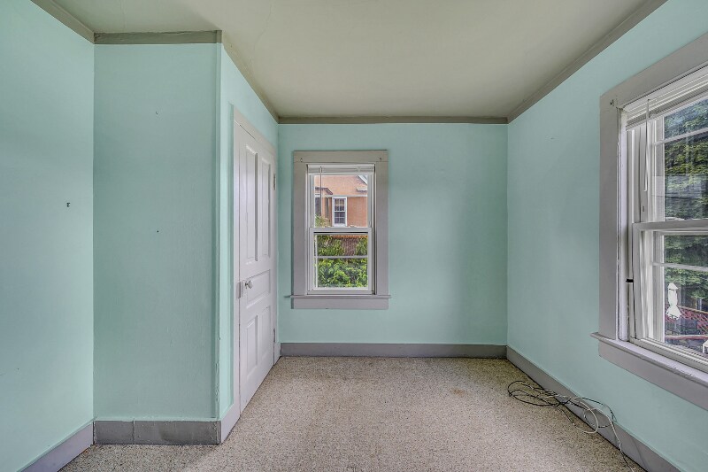 Building Photo - 608 S Webster Ave