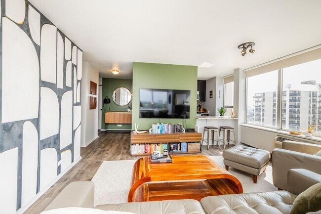 Building Photo - 1 bedroom in Chicago IL 60610