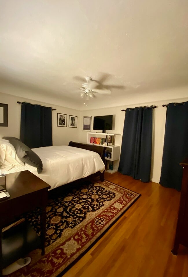 master bedroom - 618 N La Jolla Ave