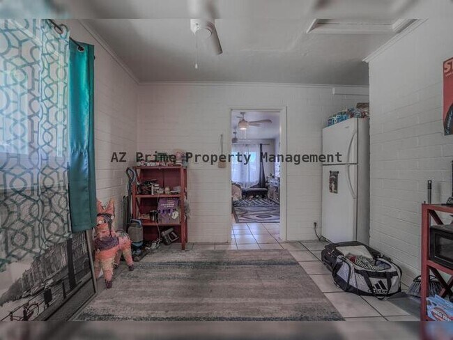 Building Photo - 351 E Encanto Dr