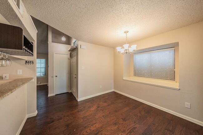 Building Photo - 6402 Valleybrooke Ct