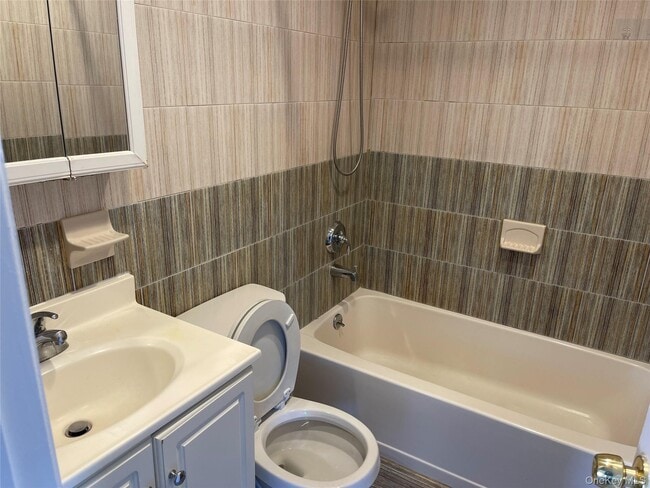 Building Photo - 88-22 70th Rd