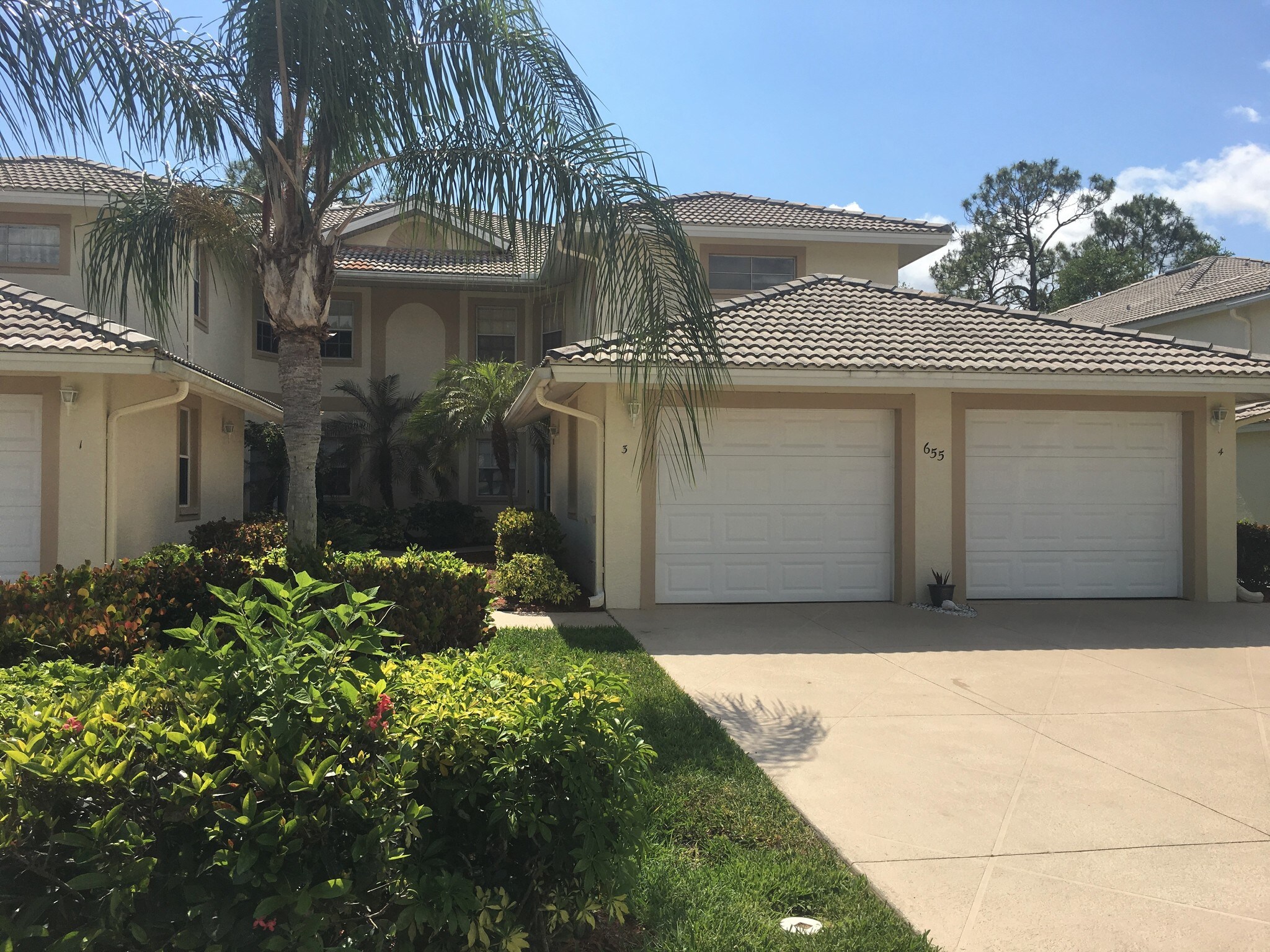 Front Entry with garage - 655 Luisa Ln