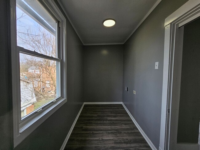 Building Photo - Newl updated 2 bedroom 1 bath located in Carrick!