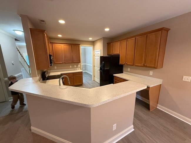 Building Photo - HUGE 5 Bedroom 3 Stroy Home with Fenced in...