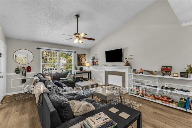 Building Photo - 7317 Leghorn St