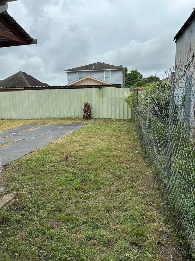 Building Photo - 304 Lockwood Dr