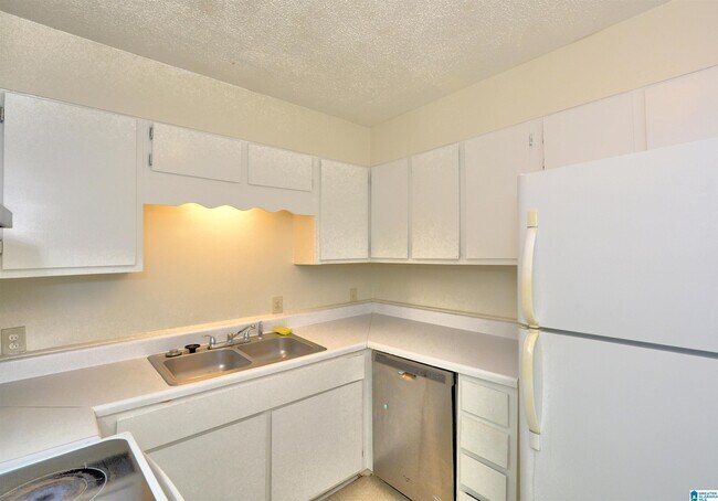 Building Photo - 840 Beacon Pkwy E