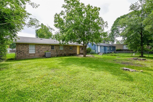 Building Photo - 3210 Ridgefield Rd