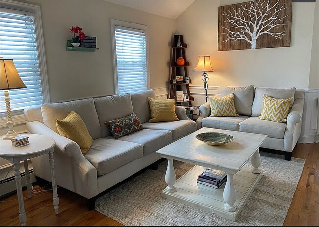 Building Photo - 5 Augusta St