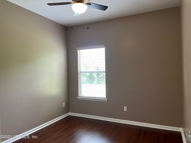 Building Photo - 400 Bayridge Ct