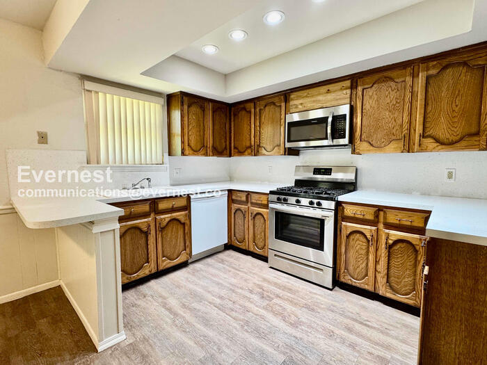 Building Photo - 5024 S Birch Ave