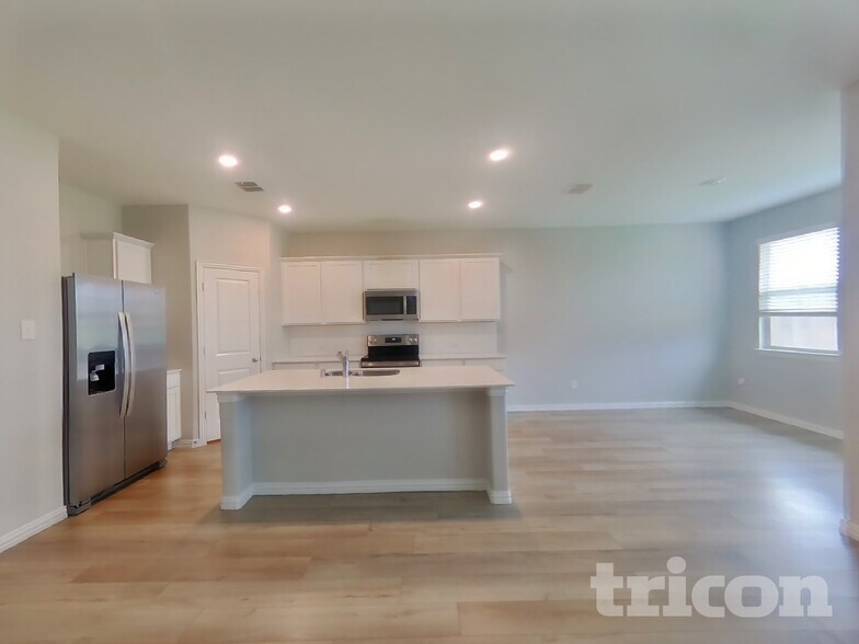 Building Photo - 235 Jenkinson Dr