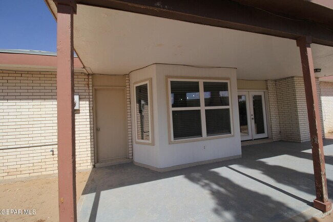 Building Photo - 351 Duanesburg St