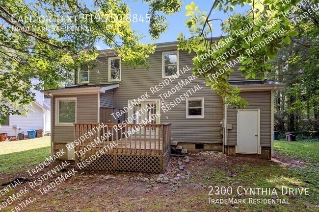 Building Photo - 2300 Cynthia Dr