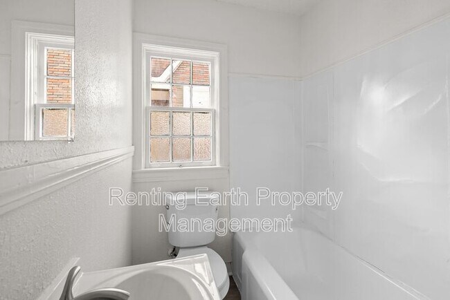 Building Photo - 1540 42nd St Ensley