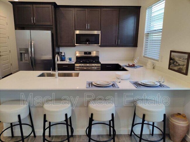 Building Photo - 2996 E Birdsong Ave