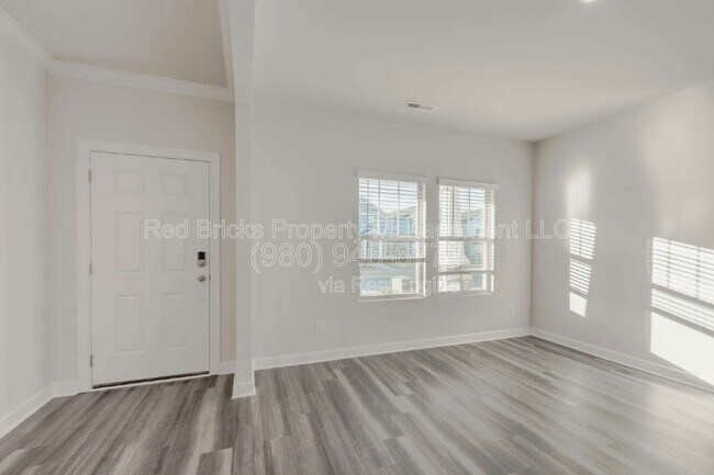 Building Photo - 11910 Silverheel Ln