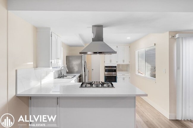 Building Photo - Beautifully Renovated 3-Bedroom Home in Huntington Beach!