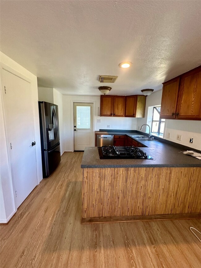 Building Photo - 124 7th St