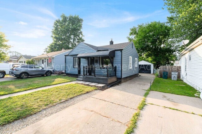 Building Photo - 1513 E Meyers Ave
