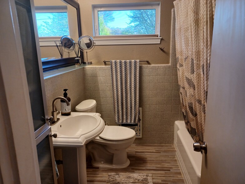 Bathroom - 9528 Ash Creek Dr