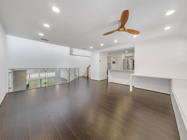 Building Photo - 3407 Roseland St