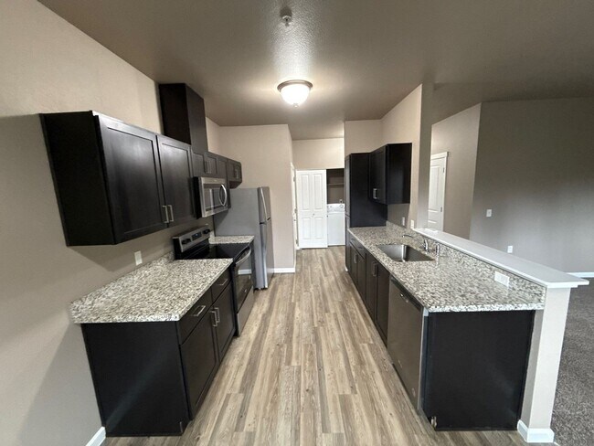 Building Photo - 4261 Hawthorne Ave NE