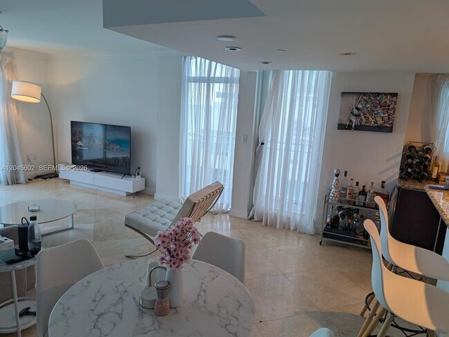 Building Photo - 7600 Collins Ave