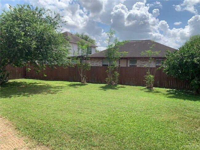 Building Photo - 4205 Santa Lucia St