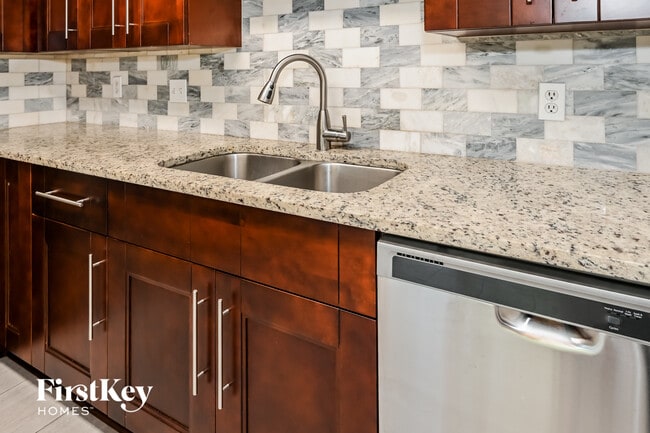 Building Photo - 6835 Candlewood Dr S