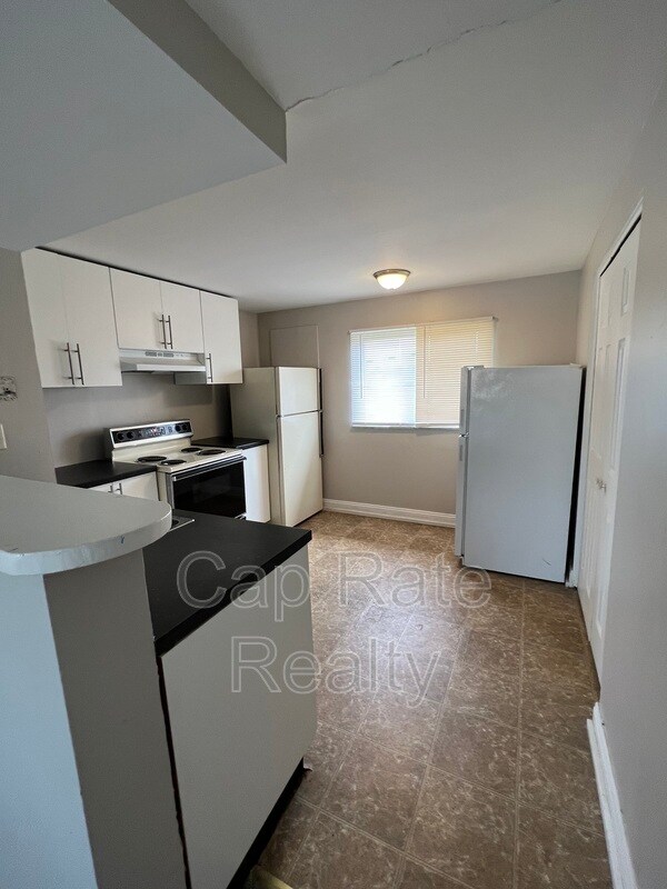 Building Photo - 3632 Cushing Dr