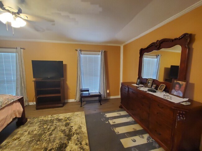 Building Photo - 8423 Tuxford