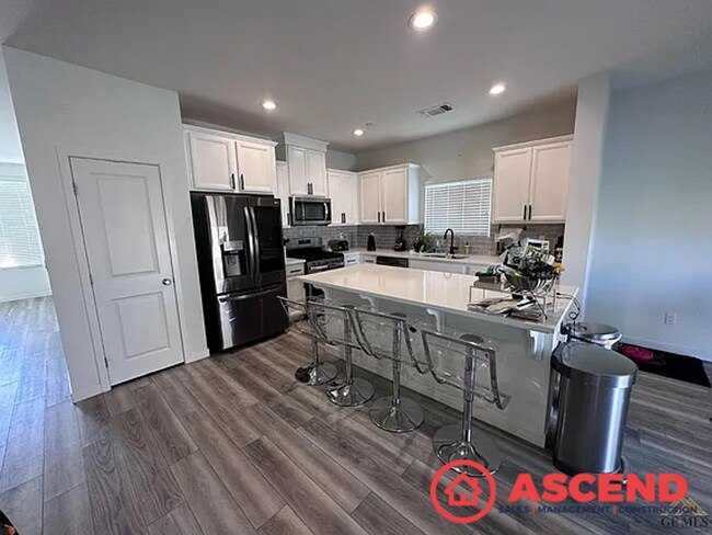 Building Photo - Captivating 3 Bedroom in Southwest Bakersf...