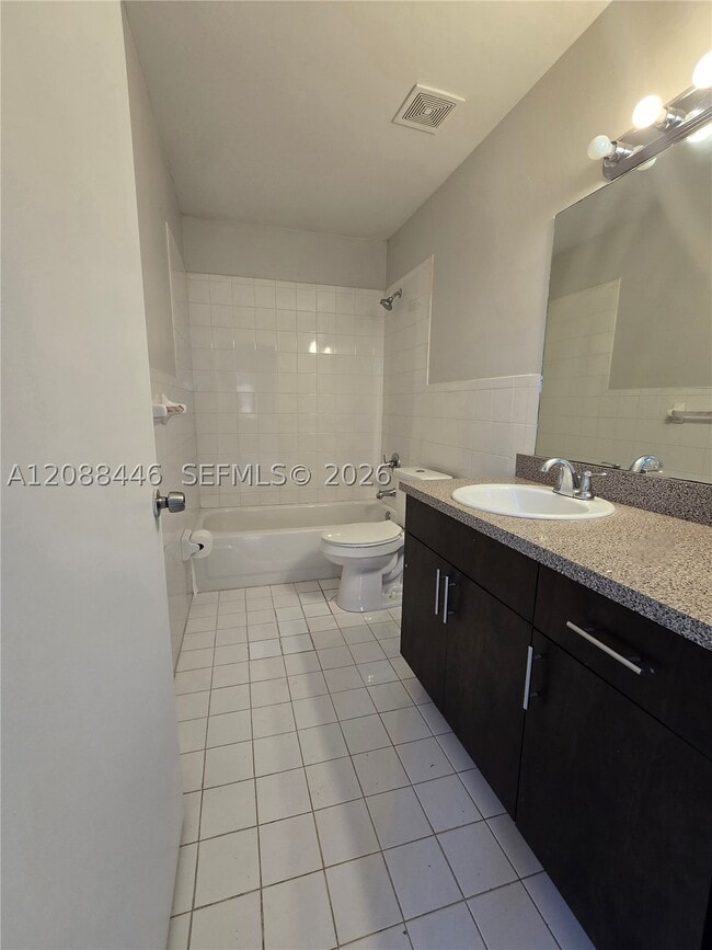 Building Photo - 712 SW 6th St