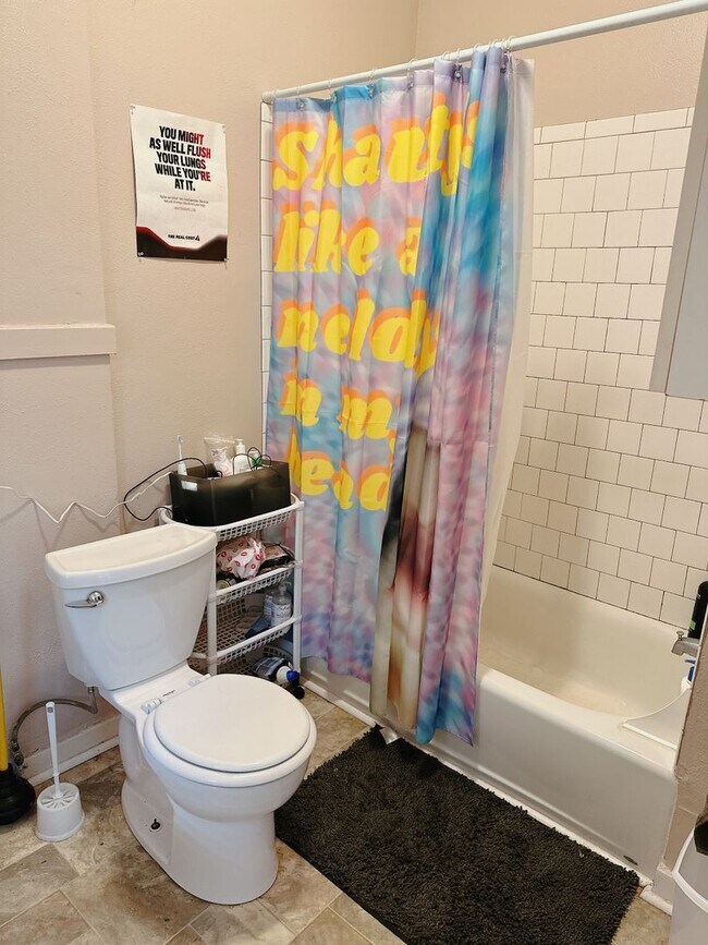 Building Photo - PRELEASE: 4bd/2ba next to Aslan Brewing Downtown