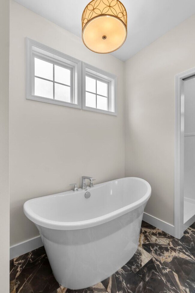 Building Photo - 2272 Heywood Mdws