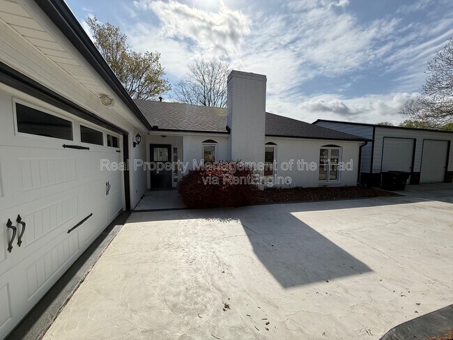 Building Photo - 916 Spring Hill Ct